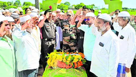 మాజీ సైనికుడు బాజీబాబాకు ఘనంగా నివాళులు 