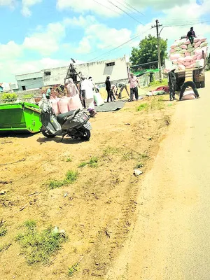 ధాన్యం దళారుల పాలు