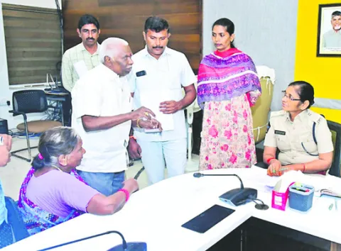 పోలీస్‌ గ్రీవెన్స్‌లో 85 ఫిర్యాదులు 