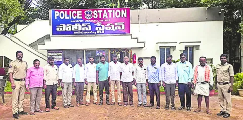 రైతుల ముందస్తు అరెస్ట్‌