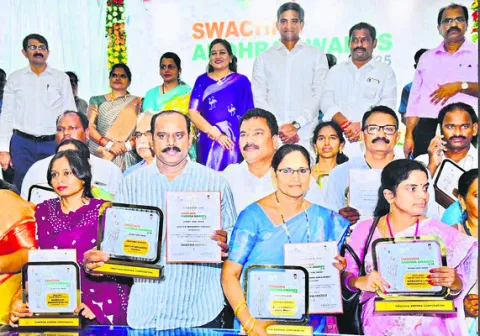 స్వచ్ఛాంధ్ర–2025           అవార్డుల ప్రదానం 