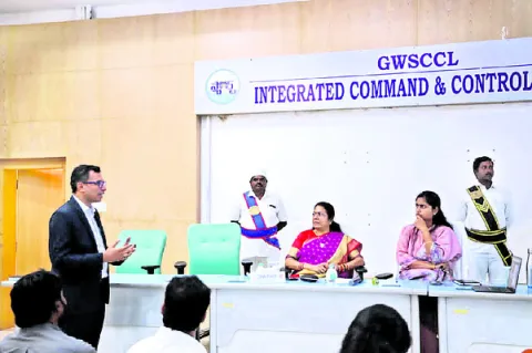 సాలిడ్‌ వేస్ట్‌ మేనేజ్‌మెంట్‌పై చర్చ