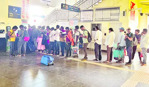 మెట్రో కిటకిట 