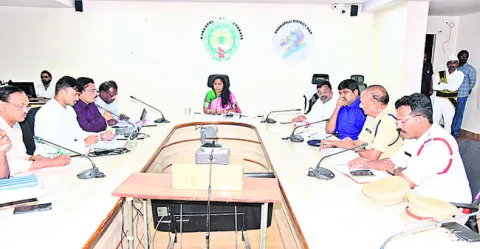 రోడ్డు ప్రమాదాల నివారణకు తక్షణ చర్యలు తీసుకోవాలి 