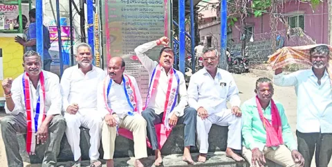బీసీ రిజర్వేషన్లు అడ్డుకునేందుకు కుట్ర