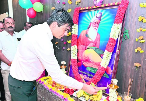 వాల్మీకి సేవలు మరువలేనివి 