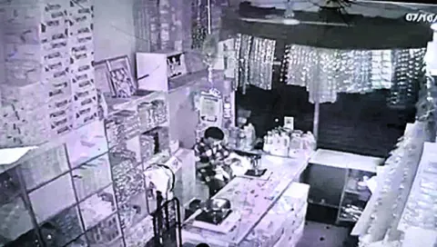 కిరాణా షాపులో చోరీ

