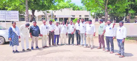 న్యాయవాదుల నిరసన