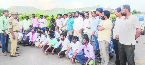 విద్యార్థి అనుమానాస్పద మృతి