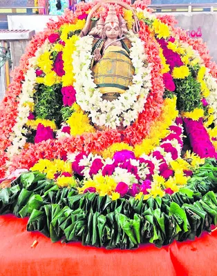 వార్డెన్‌కు ఐదేళ్ల జైలు శిక్ష 
