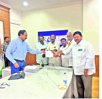 ధర తగ్గించి.. దళారులు దోచేస్తున్నారు