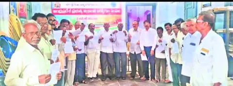 పెన్షనర్ల సమస్యలు పరిష్కరించడంలో విఫలం