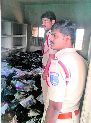 ప్రమాదవశాత్తు రికార్డ్స్‌ దగ్ధం 