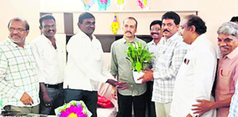 ఇరిగేషన్‌ ఉద్యోగుల సమస్యలు పరిష్కరించాలి
