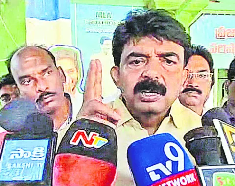 ప్రజలందరికీ బాబు వెన్నుపోటు 