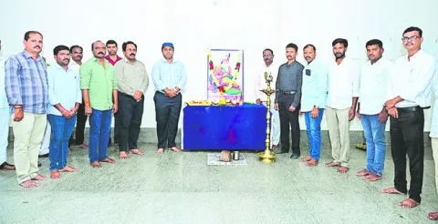 రుణ లక్ష్యాలు సాధించాలి