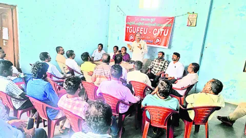 ఆర్టిజన్‌ కార్మికులకు పెయిడ్‌ హాలిడేస్‌ ఇవ్వాలి