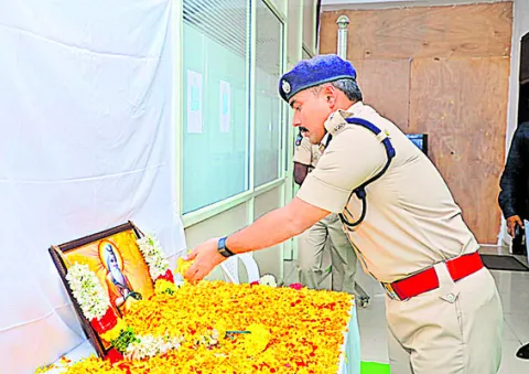 ఆదర్శనీయుడు వాల్మీకి మహర్షి 