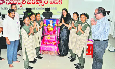 వాల్మీకి రామాయణం మానవాళికి అనుసరణీయం 