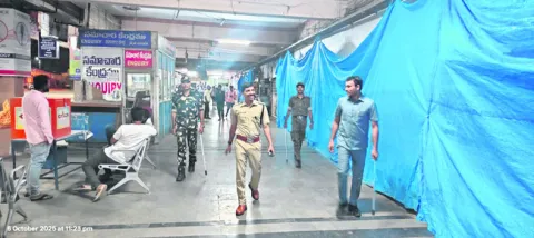 నగరంలో అర్ధరాత్రి సీపీ తనిఖీలు