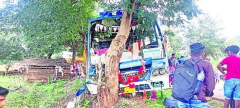 బస్సు ఢీకొని అక్కాచెల్లెళ్లు మృత్యువాత 