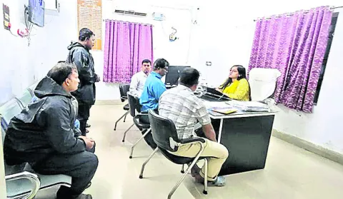 పంట నష్టంపై సమీక్ష 