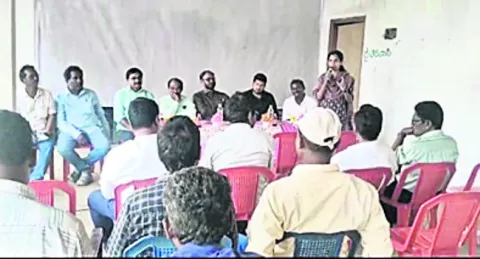మానవ హక్కులపై అవగాహన కలిగి ఉండాలి 