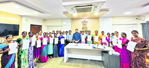 ఆశా కార్యకర్తలకునియామక పత్రాలు 