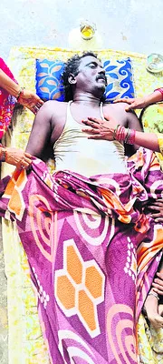 నదిలో పడి వ్యక్తి మృతి
