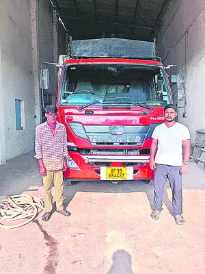 13 క్వింటాళ్ల రేషన్‌ బియ్యం పట్టివేత 