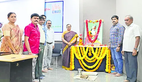 వాల్మీకి చరిత్ర చిరస్మరణీయం 