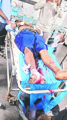 ఎస్‌ఆర్‌ఆర్‌లో విద్యార్థి ఆత్మహత్యాయత్నం 