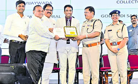 స్వచ్ఛతలో రాష్ట్రాన్ని ఆదర్శంగా నిలుపుదాం 