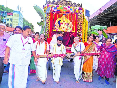 శోభాయమానంగా గిరి ప్రదక్షిణ 