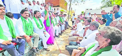 రైతులు సంఘటితం కావాలి