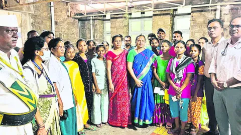 కేజీహెచ్‌ నుంచి 8 మంది విద్యార్థినుల డిశ్చార్జి 