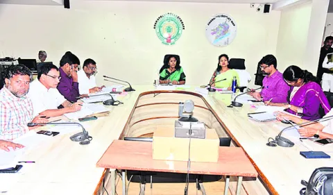 పీజీఆర్‌ఎస్‌ అర్జీలు ఆన్‌లైన్‌ తప్పనిసరి 