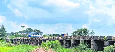 తొలగి