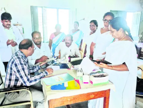 పిల్లలకు సకాలంలో టీకాలు వేయాలి