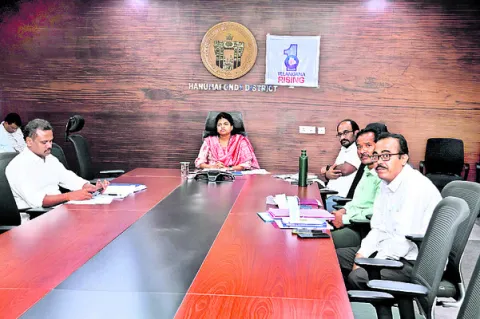 నామినేషన్ల స్వీకరణకు ఏర్పాట్లు చేయండి