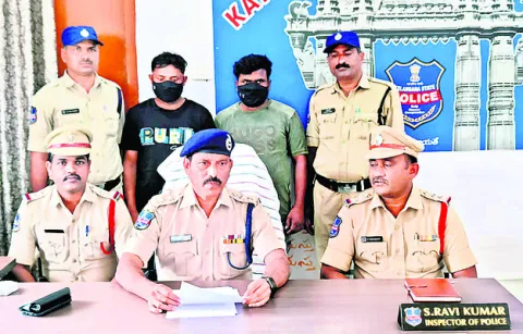 అక్కడ తప్పించుకున్నారు.. ఇక్కడ పట్టుబడ్డారు