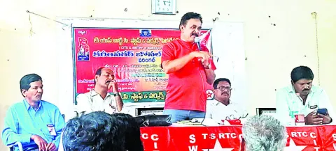 ఆర్టీసీ ఉద్యోగుల స్థానిక సమస్యలు పరిష్కరించాలి
