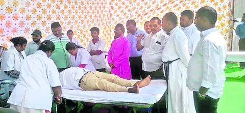 ఘనంగా బిషప్‌ జన్మదిన వేడుక
