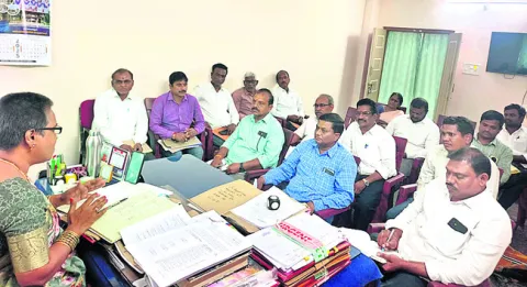 ఆలయ భూముల సమస్య పరిష్కరించాలి