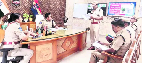 పోలీస్‌ వ్యవస్థను మెరుగైన స్థితిలో ఉంచాలి 