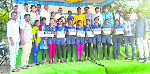 వ్యక్తిత్వ వికాసానికి క్రీడలు దోహదం
