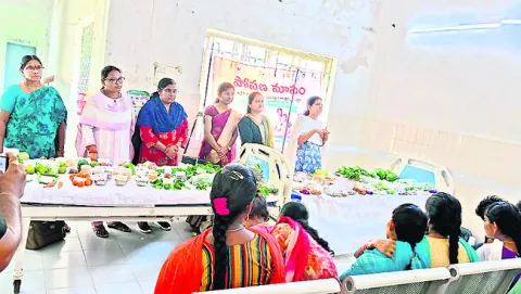 బిడ్డ పుట్టిన వెంటనే ముర్రుపాలు తాగించాలి
