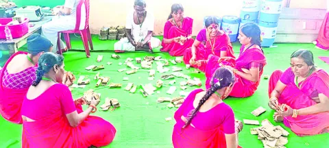 వనదేవతల హుండీ ఆదాయం రూ.27 లక్షలు