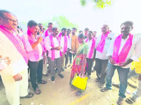 ఆరు గ్యారంటీల పేరిట మోసం చేశారు