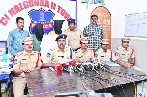 హత్యాచారం కేసులో ఇద్దరికి రిమాండ్‌